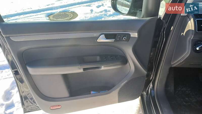 Микровэн Volkswagen Touran 2011 в Киеве