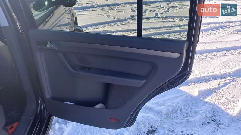 Микровэн Volkswagen Touran 2011 в Киеве