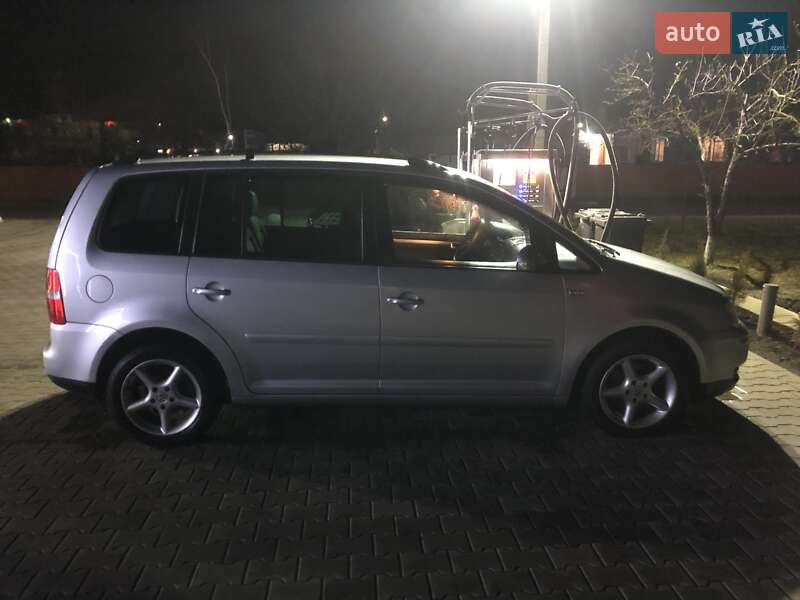Минивэн Volkswagen Touran 2004 в Черновцах