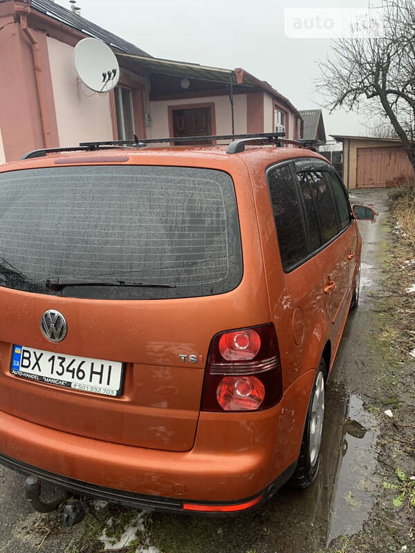Минивэн Volkswagen Touran 2008 в Полонном