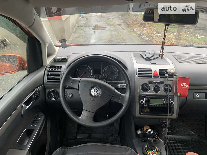 Минивэн Volkswagen Touran 2008 в Полонном