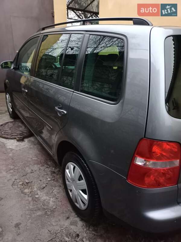 Минивэн Volkswagen Touran 2006 в Днепре
