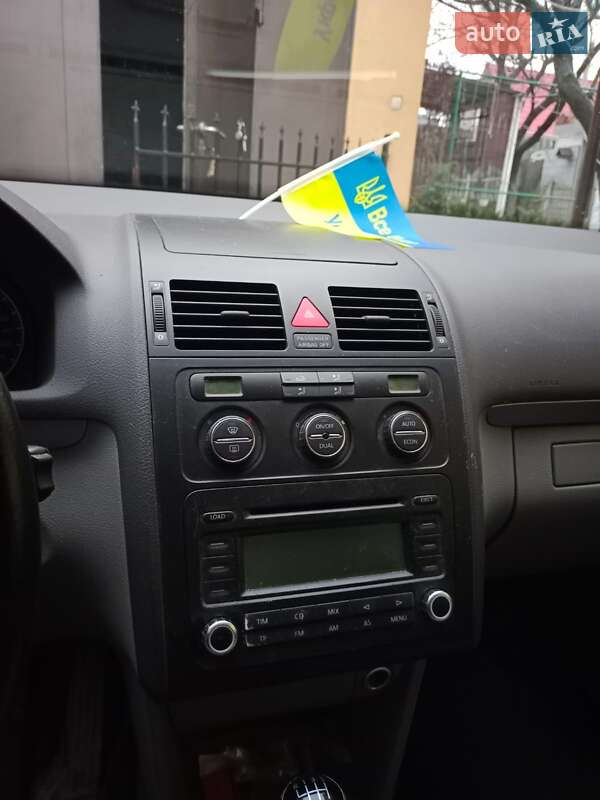 Минивэн Volkswagen Touran 2006 в Днепре