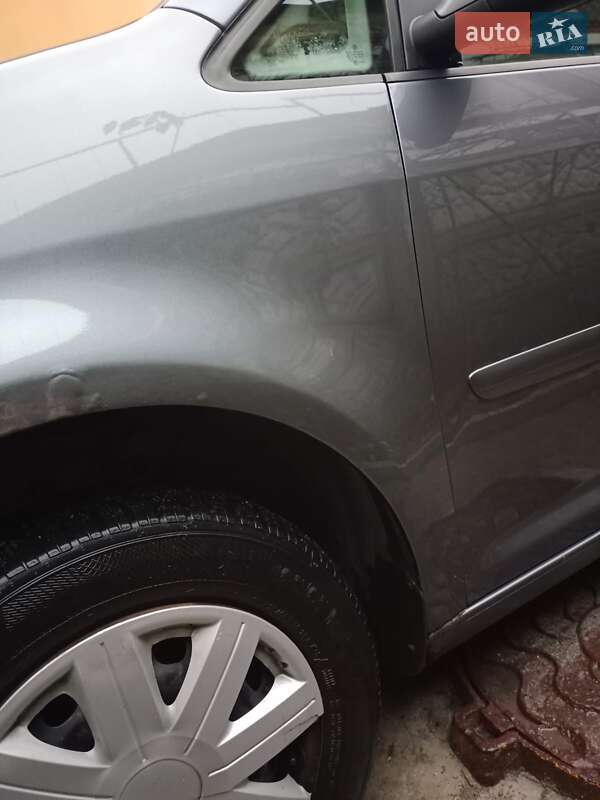 Минивэн Volkswagen Touran 2006 в Днепре