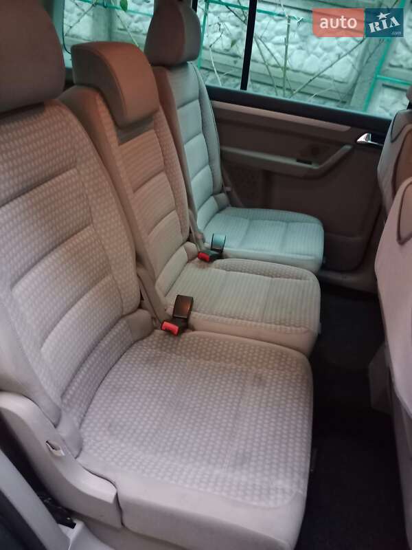 Минивэн Volkswagen Touran 2006 в Днепре