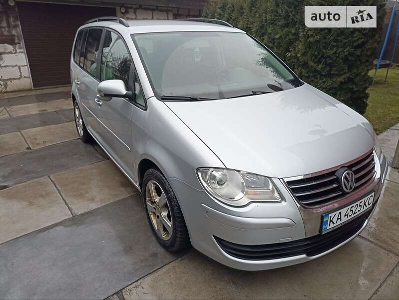 Минивэн Volkswagen Touran 2007 в Киеве