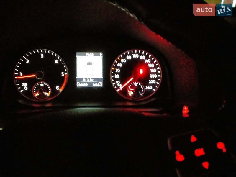 Микровэн Volkswagen Touran 2011 в Сквире