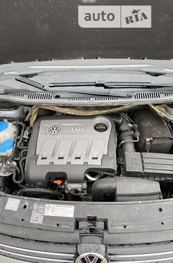 Минивэн Volkswagen Touran 2010 в Сторожинце