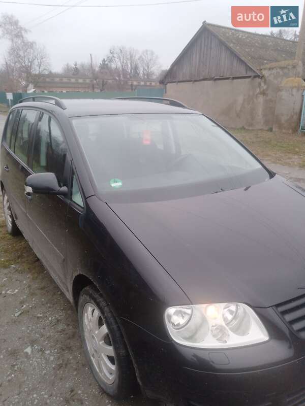 Минивэн Volkswagen Touran 2003 в Полонном