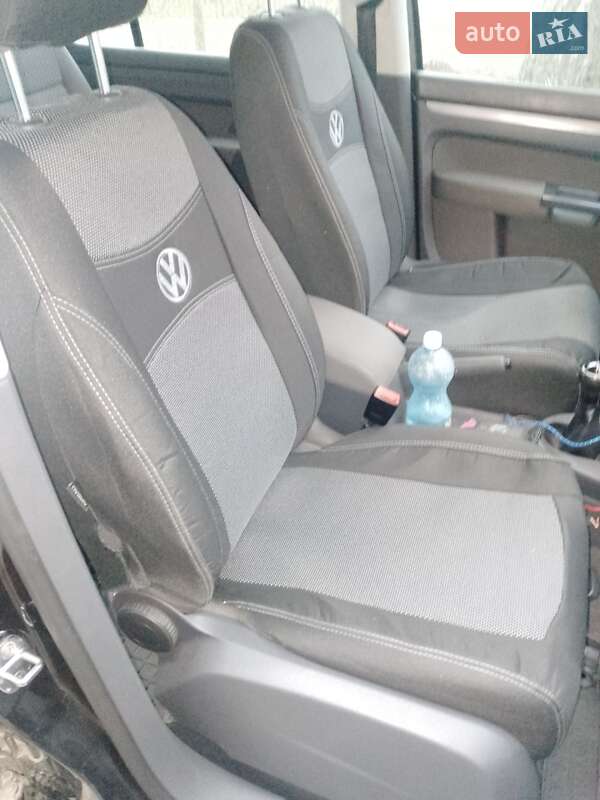 Минивэн Volkswagen Touran 2003 в Полонном