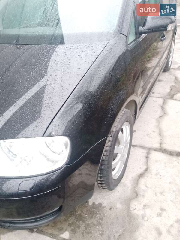 Минивэн Volkswagen Touran 2003 в Полонном