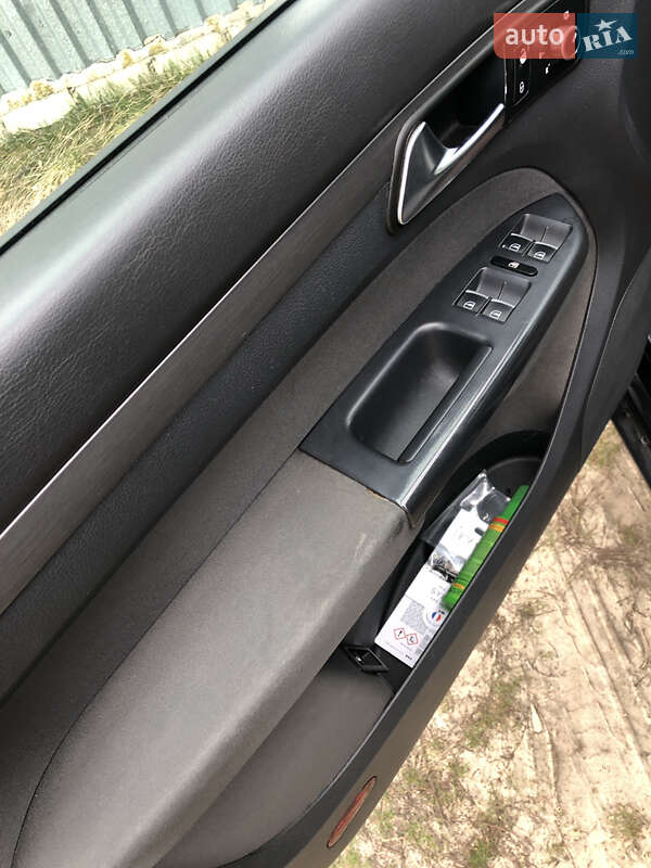 Минивэн Volkswagen Touran 2012 в Харькове