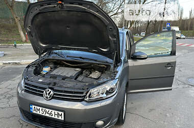 Мінівен Volkswagen Touran 2010 в Звягелі