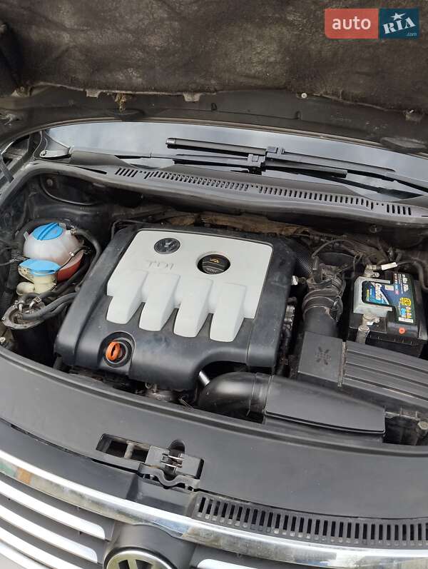 Мінівен Volkswagen Touran 2007 в Ємільчиному