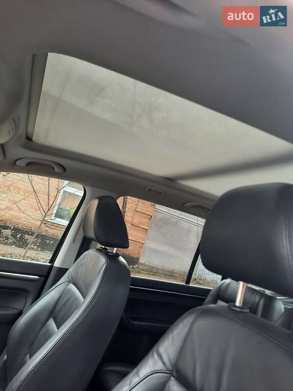 Volkswagen Touran 2011