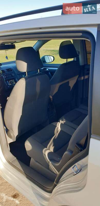 Мінівен Volkswagen Touran 2012 в Сарнах