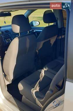 Минивэн Volkswagen Touran 2012 в 