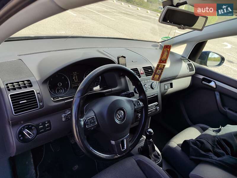 Минивэн Volkswagen Touran 2013 в Черновцах
