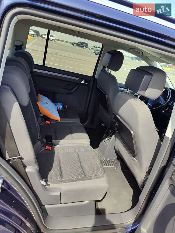 Минивэн Volkswagen Touran 2013 в Черновцах
