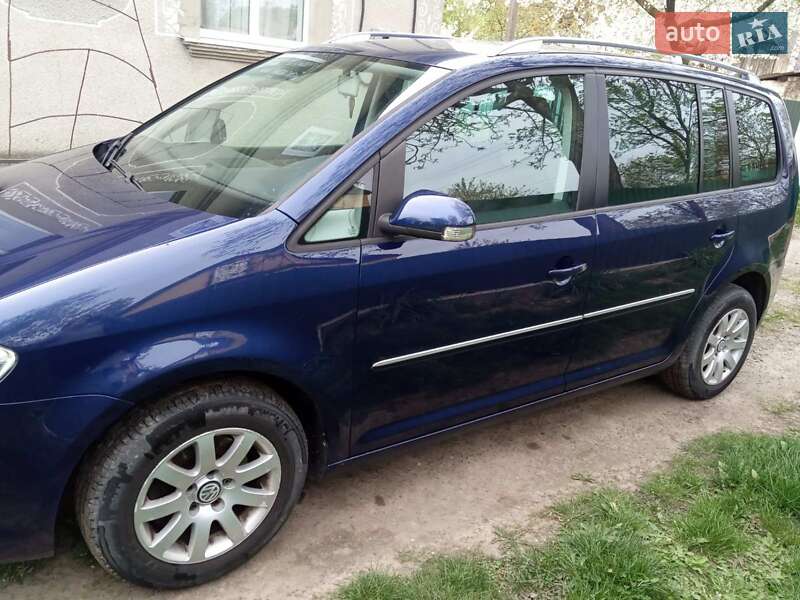 Мінівен Volkswagen Touran 2007 в Дубні