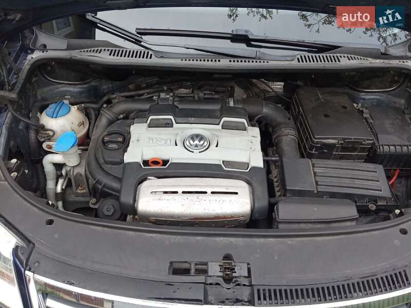 Мінівен Volkswagen Touran 2007 в Дубні