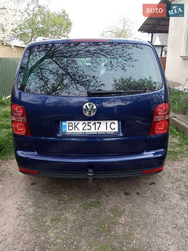 Мінівен Volkswagen Touran 2007 в Дубні