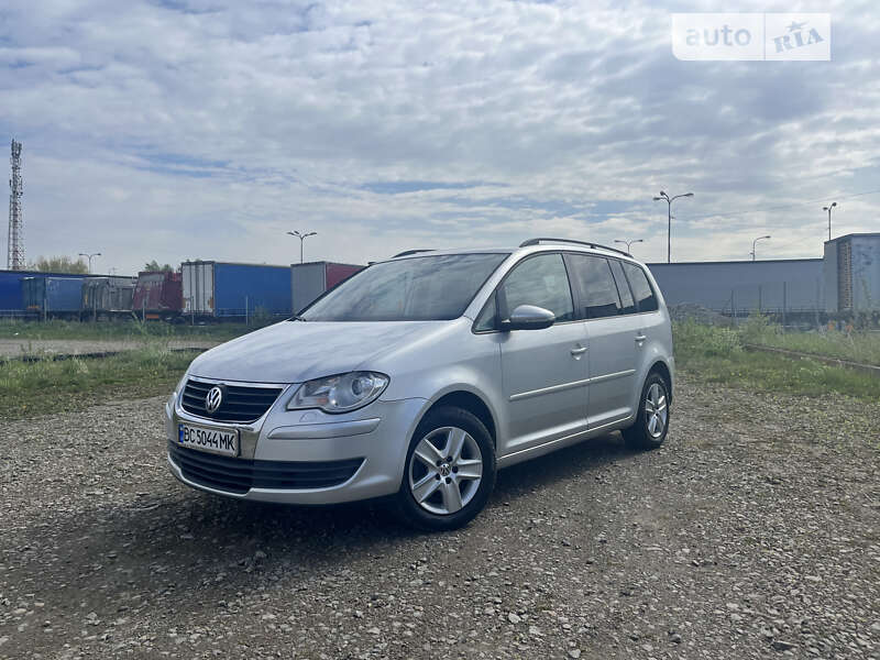 Мінівен Volkswagen Touran 2010 в Львові