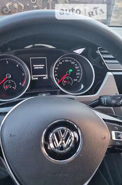 Микровэн Volkswagen Touran 2018 в Коростене