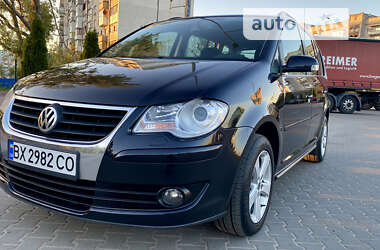 Минивэн Volkswagen Touran 2008 в Житомире