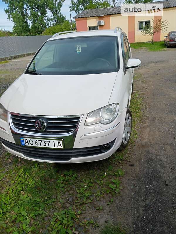 Мінівен Volkswagen Touran 2007 в Іршаві