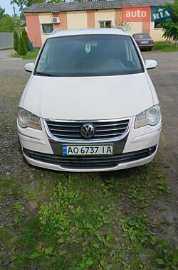 Минивэн Volkswagen Touran 2007 в Иршаве