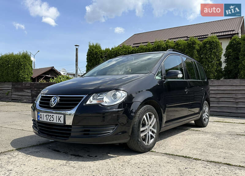 Минивэн Volkswagen Touran 2008 в Киеве