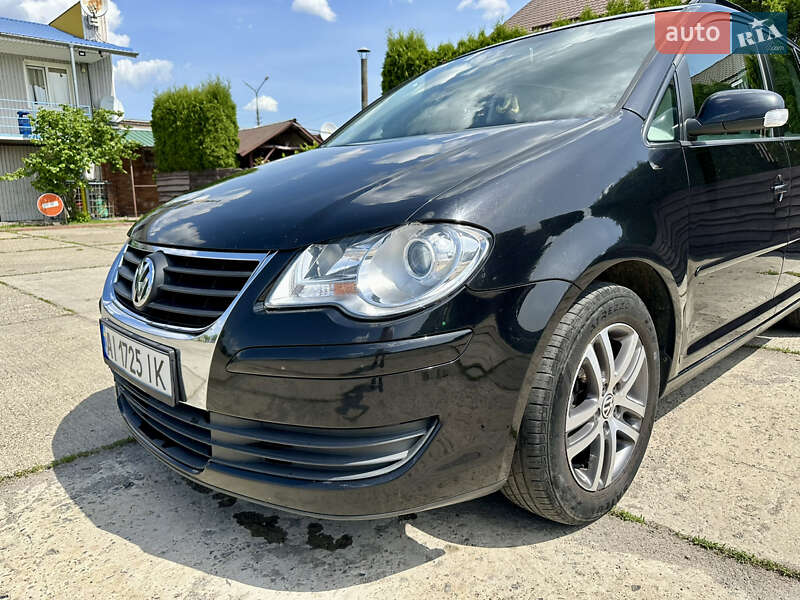 Минивэн Volkswagen Touran 2008 в Киеве