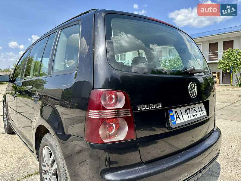 Минивэн Volkswagen Touran 2008 в Киеве