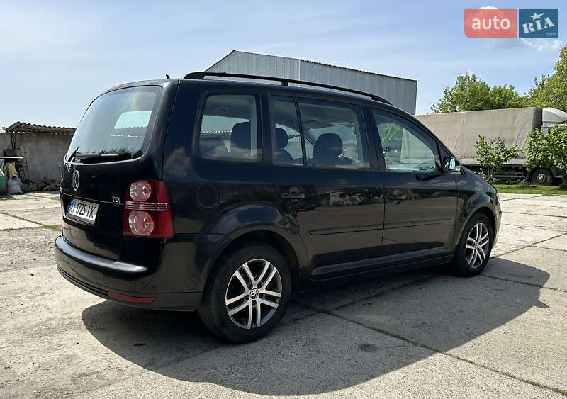 Минивэн Volkswagen Touran 2008 в Киеве