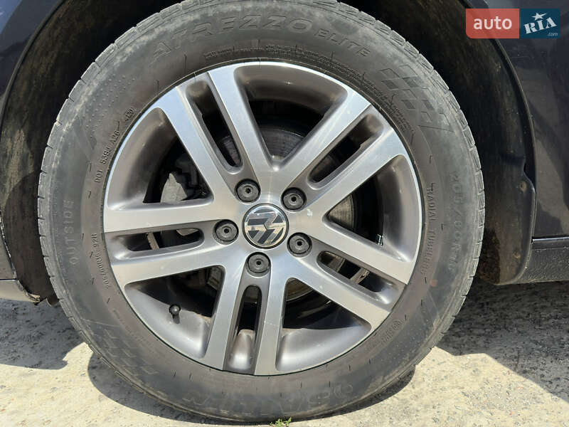 Минивэн Volkswagen Touran 2008 в Киеве