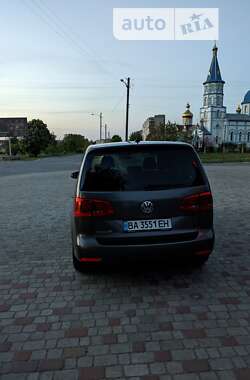 Минивэн Volkswagen Touran 2011 в Нововолынске