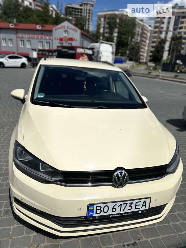 Седан Volkswagen Touran 2016 в Тернополі