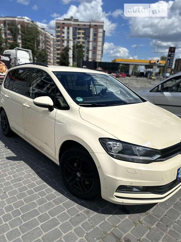 Седан Volkswagen Touran 2016 в Тернополе