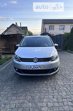 Мінівен Volkswagen Touran 2010 в Чернівцях