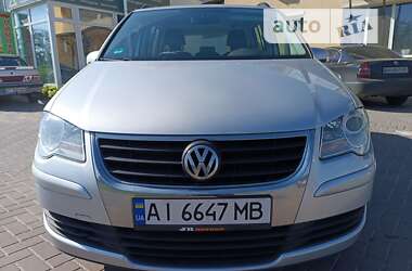 Мінівен Volkswagen Touran 2008 в Бучі