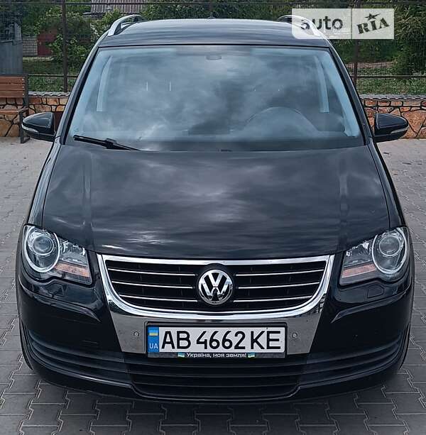 Минивэн Volkswagen Touran 2010 в Могилев-Подольске
