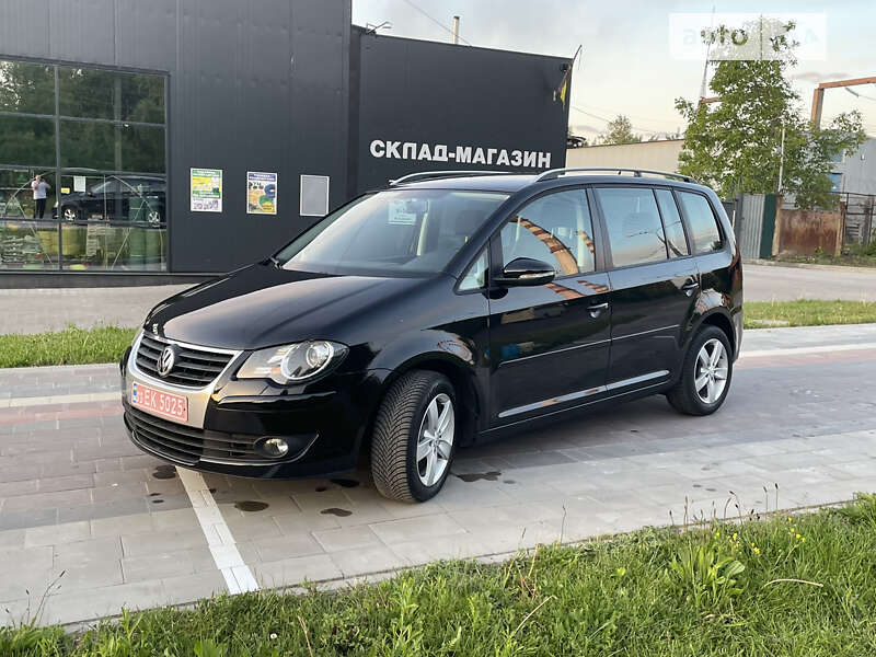 Минивэн Volkswagen Touran 2010 в Луцке