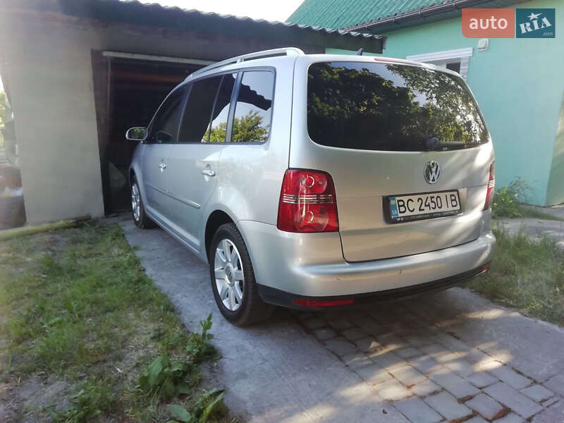 Минивэн Volkswagen Touran 2007 в Бродах