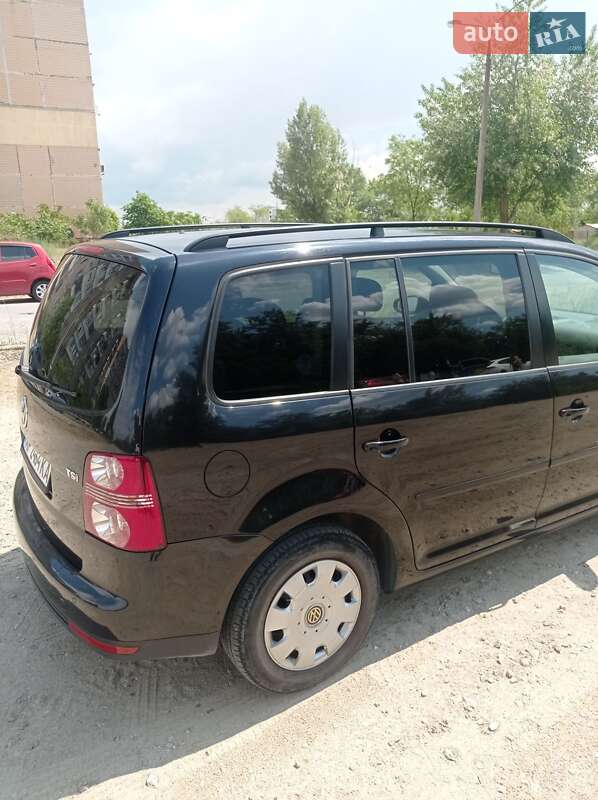 Мінівен Volkswagen Touran 2010 в Запоріжжі