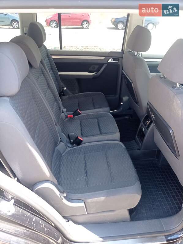 Мінівен Volkswagen Touran 2010 в Запоріжжі