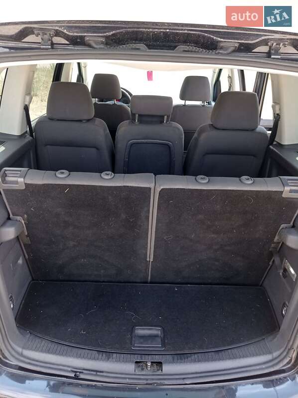 Мінівен Volkswagen Touran 2010 в Запоріжжі