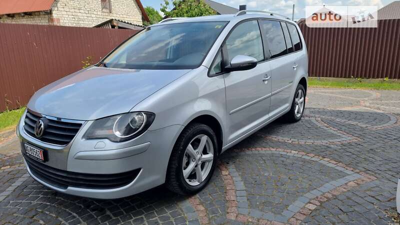 Мінівен Volkswagen Touran 2009 в Луцьку