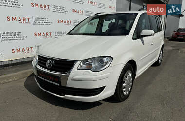 Минивэн Volkswagen Touran 2008 в Киеве