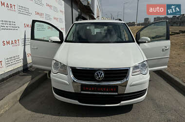 Минивэн Volkswagen Touran 2008 в Киеве